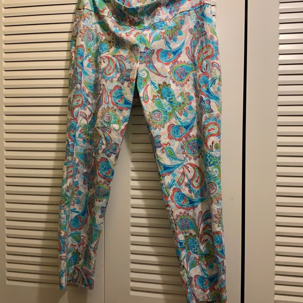 Attyre tropical paisley Capri pants size 6